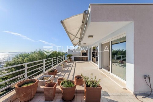 Split, Zenta, dvosoban penthouse, prvi red do mora s predivnim pogledom