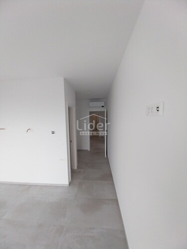 Thumbnail 6229571 - 12
