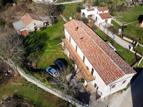 Kuća Prodajemo veliku samostojeću kuću sa velikom okućnicom!