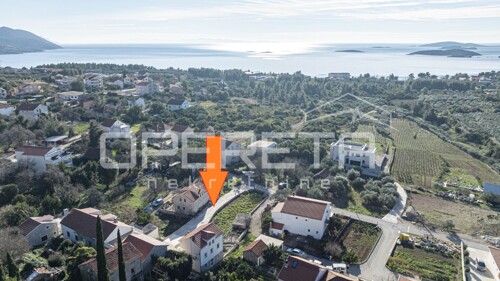 Obiteljski dom s mogućnostima za uređenje: Kuća u Stankoviću sa vrtom, te...