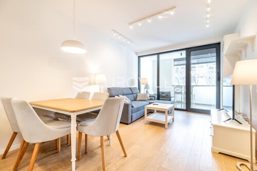 Zagreb, Britanski trg- NOVOGRADNJA, predivan trosoban stan NKP 80 m2