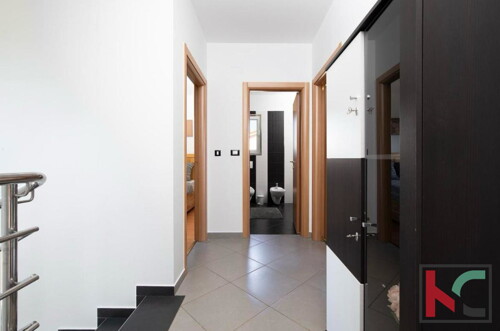 Thumbnail 6230277 - 12