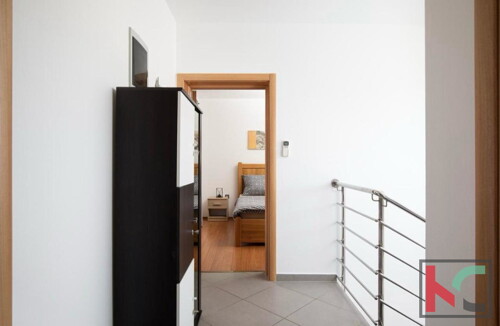 Thumbnail 6230277 - 13