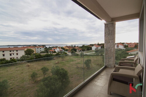 Thumbnail 6230310 - 4