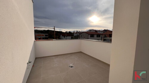 Thumbnail 6230335 - 3