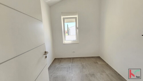 Thumbnail 6230493 - 11