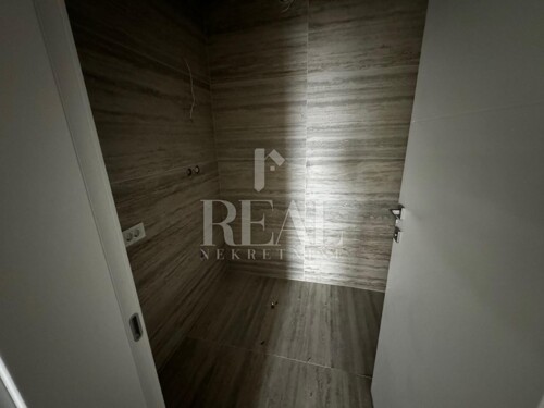 Thumbnail 6230509 - 6