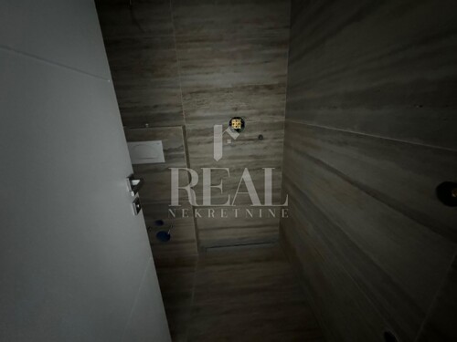 Thumbnail 6230510 - 9