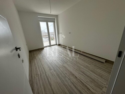 Thumbnail 6230513 - 4