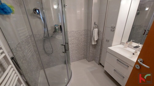 Thumbnail 6230680 - 11