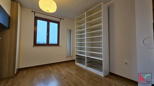 Thumbnail 6230741 - 10