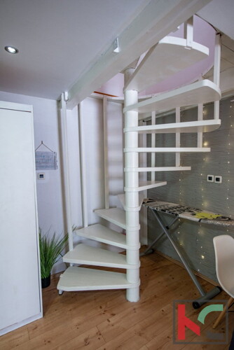 Thumbnail 6230744 - 11