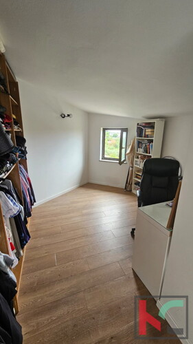 Thumbnail 6230946 - 8