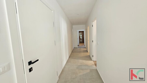 Thumbnail 6230960 - 9