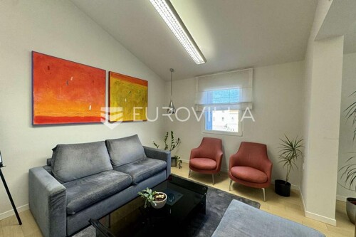 Istra, Pula, strogi centar, jednosoban stan s pogledom na more, NKP 53,48 m2