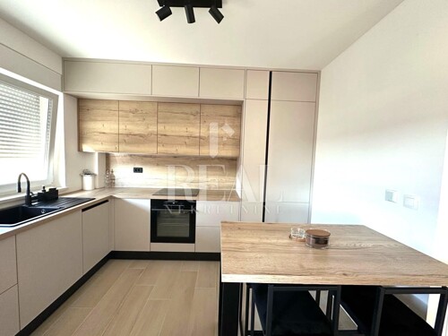 Kaštanjer ,stan kod Interšpara 60m2, 2ss+db !