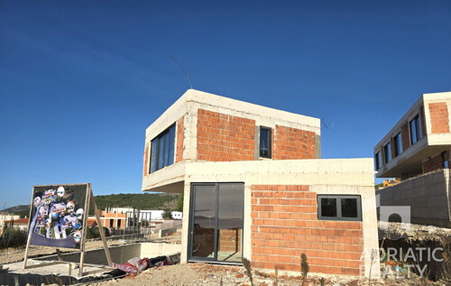 Thumbnail 6231938 - 11