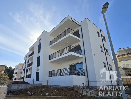 Vodice, trosobni apartman s pogledom na more-useljenje proljeće 2025