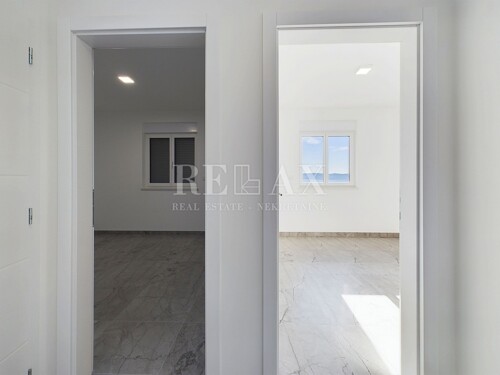 Thumbnail 6232050 - 6
