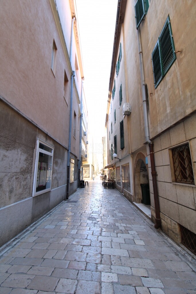 Image 6232065 - 9