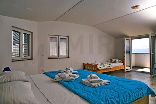 Thumbnail 6232098 - 11