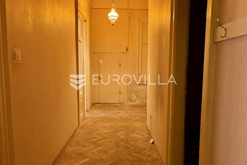 Rijeka, Centar, četverosobni stan za adaptaciju površine 98.47m2, u zgradi ...