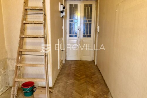 Rijeka, Centar, četverosobni stan za adaptaciju površine 98.47m2, u zgradi ...