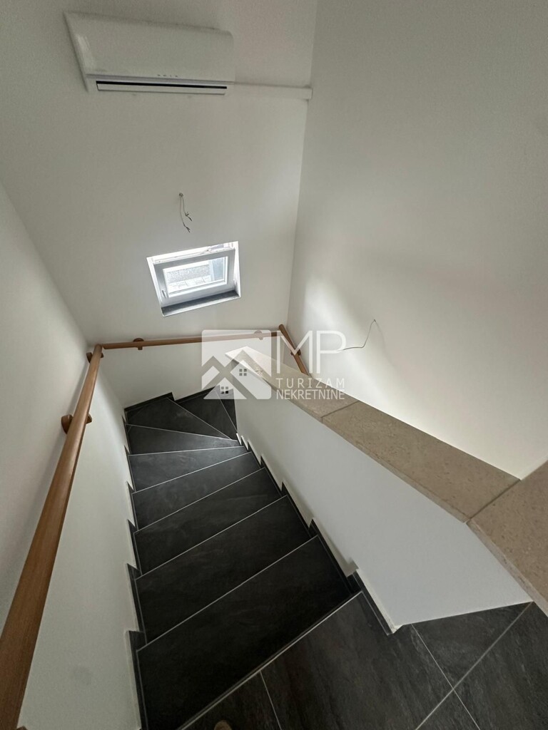 Image 6232377 - 23