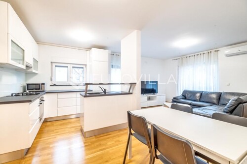 Zagreb, Trnje, trosoban stan NKP 60 m2 + GPM