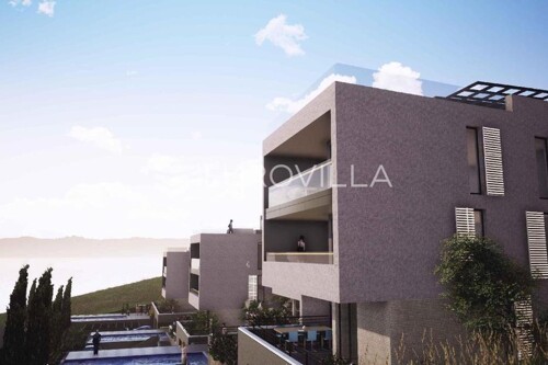Trogir, Čiovo, dvosoban penthouse s krovnom terasom i pogledom na morę