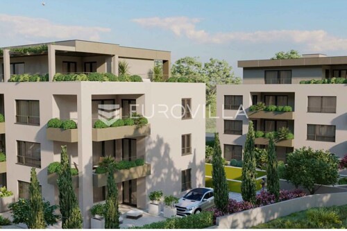 Kaštela, penthouse s liftom, 3 parkirna mjesta i panoramski pogled