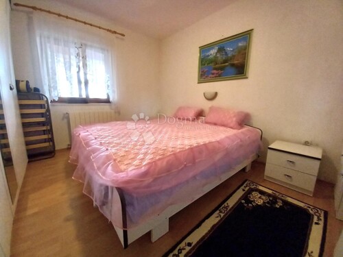 Labin, etaža sa tri stambene jedinice