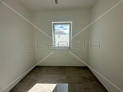 Moderni stan s panoramskim pogledom na more u Tisnom, 56,47 m2