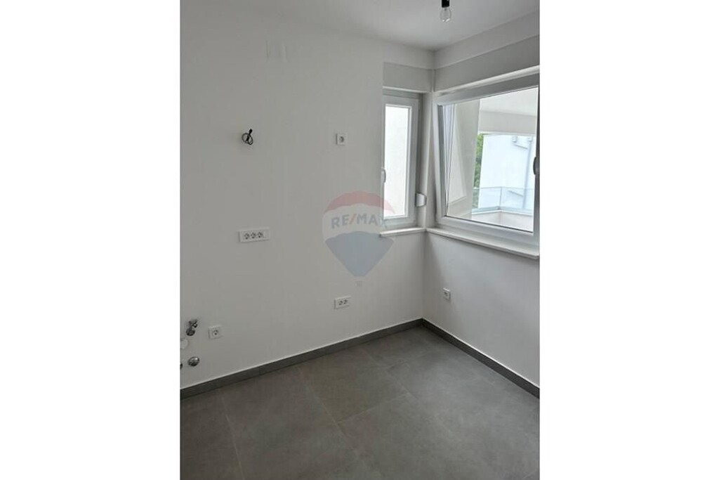 Image 6233675 - 12