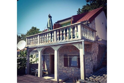 STARIGRAD, KAMENA KUĆA S 3 APARTMANA NADOMAK NP PAKLENICA