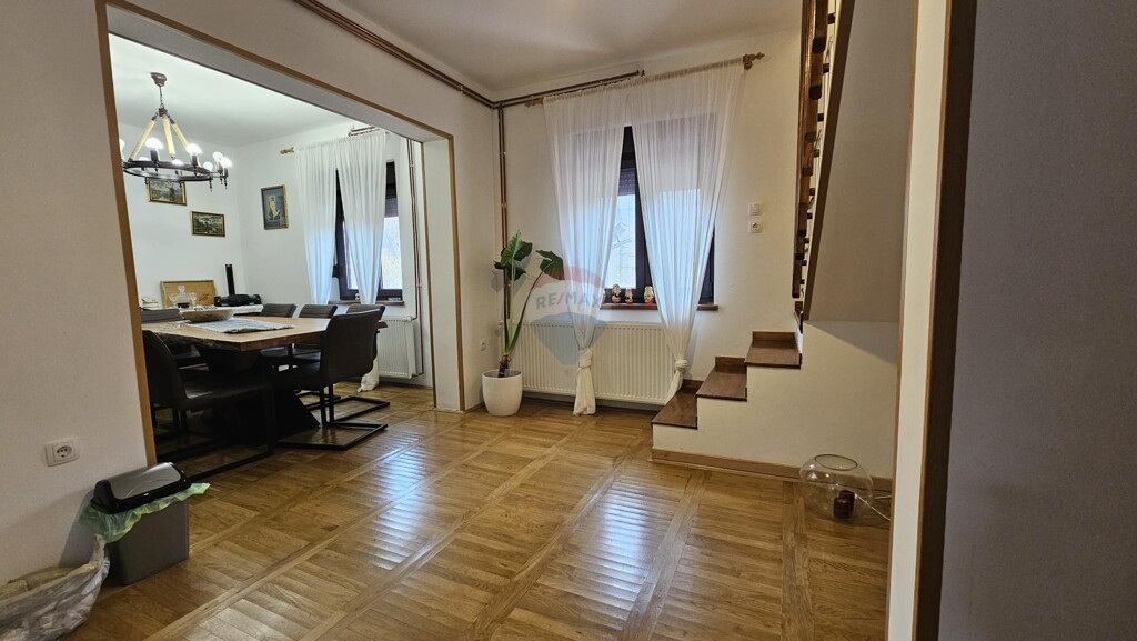 Image 6235556 - 7