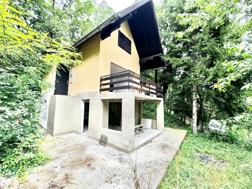 Vugrovec Gornji, vikendica na TOP lokaciji s velikom okućnicom,2115 m2