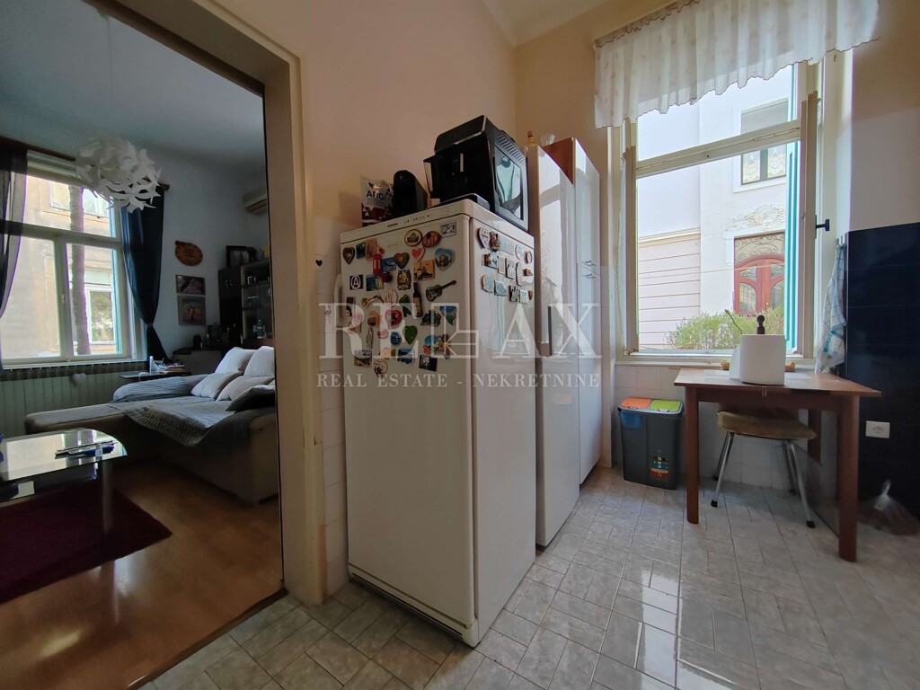 Image 6236771 - 7