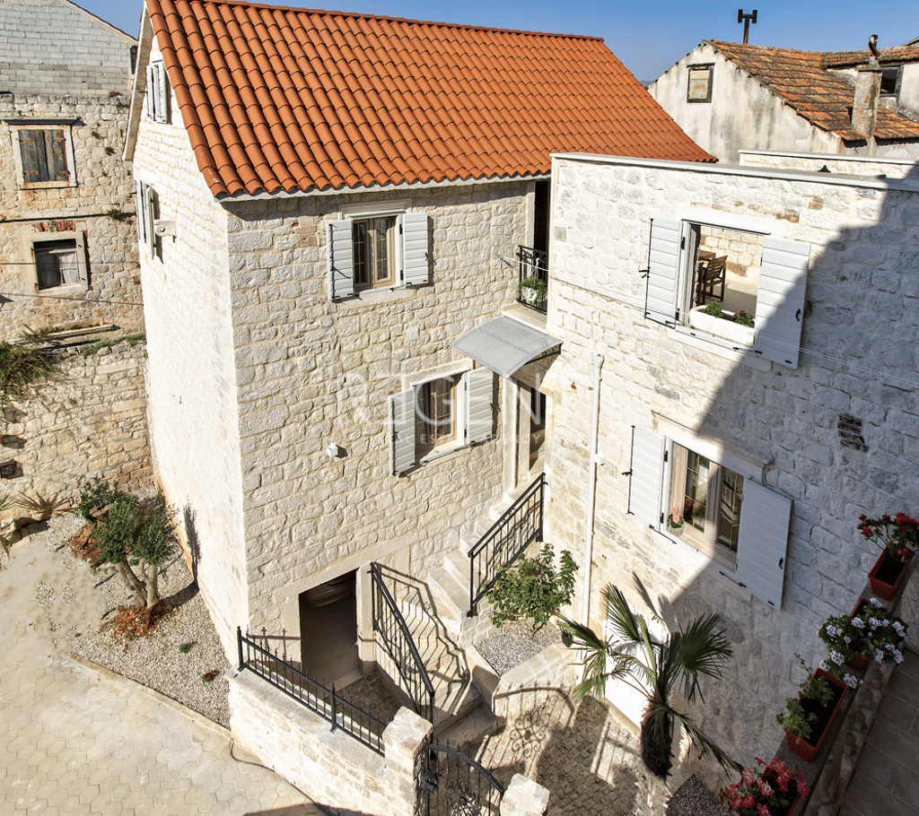 Image 6236854 - 6