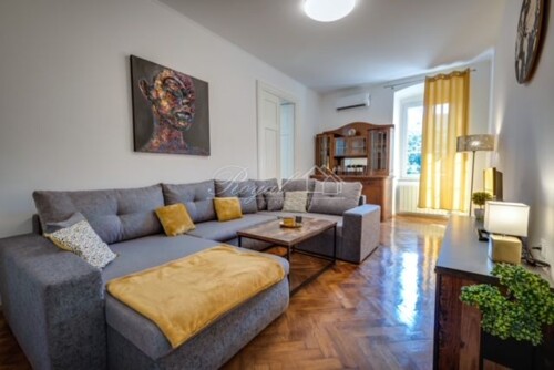 RIJEKA, CENTAR - Predivan stan za najam, 3S+DB