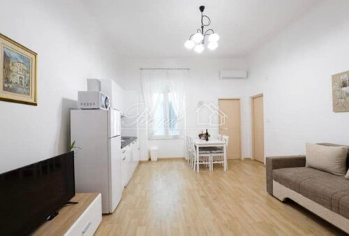 RIJEKA, CENTAR - Odličan stan u centru grada, 1S+DB