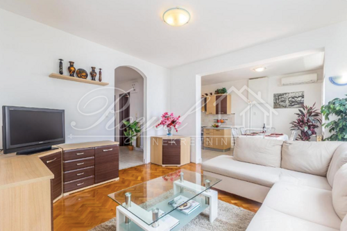 ZAMET, 2S+DB, PREKRASAN POGLED NA ZALJEV, 800 EUR/MJ.