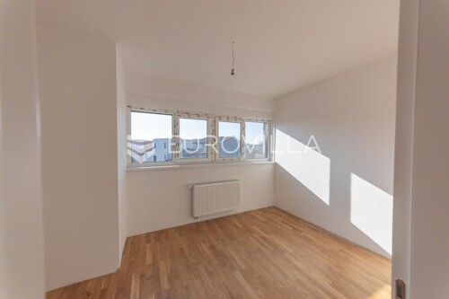 Osijek, Cvjetno naselje, moderan stan u urbanoj vili 127 m2 1. kat
