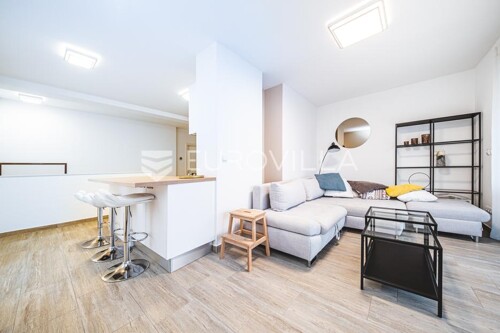 Zagreb, Blato, prekrasan trosobni PENTHOUSE NKP 80 m2, DVIJE NATKRIVENE TERASE
