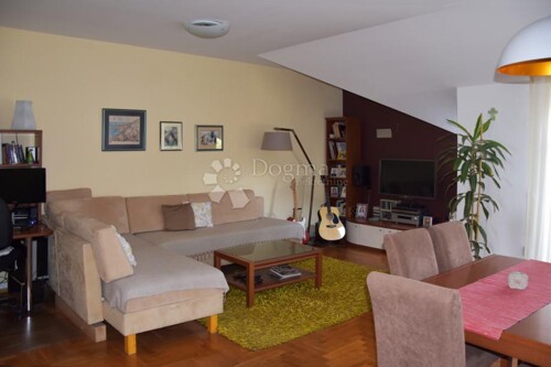 SESVETE, centar, 5-sobni 140,46 m2,balkon,garaža+PM