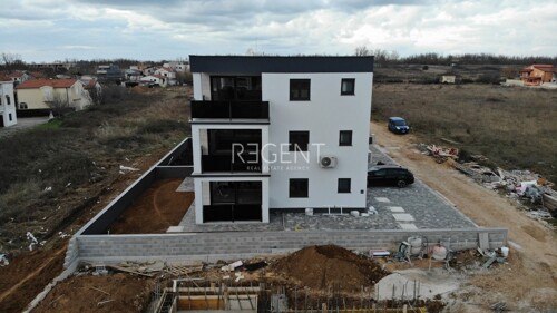 Thumbnail 6240986 - 2