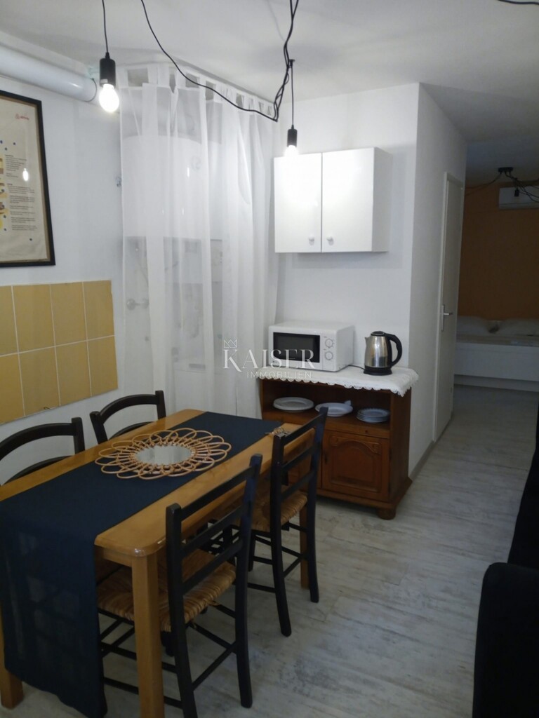 Image 6241632 - 24