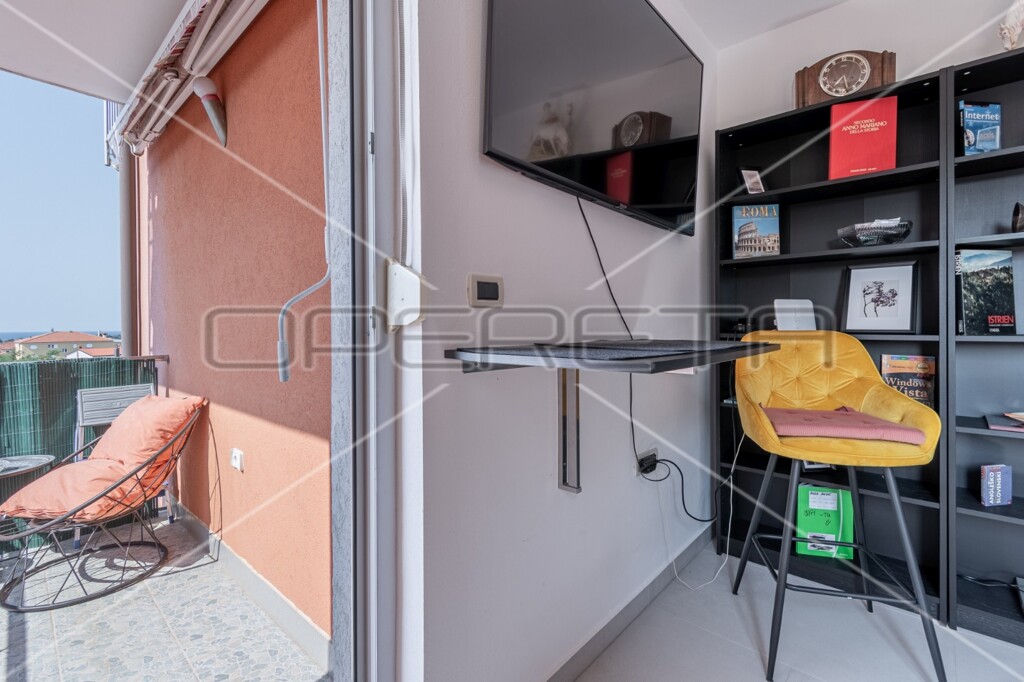 Image 6241776 - 12