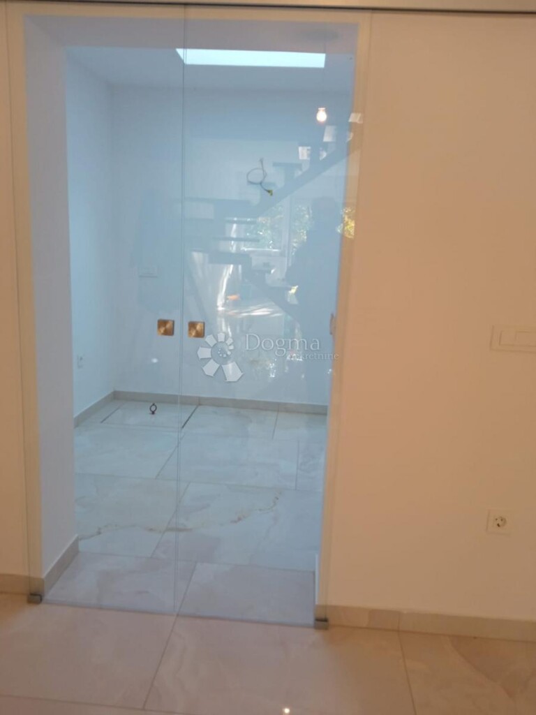 Image 6242203 - 8