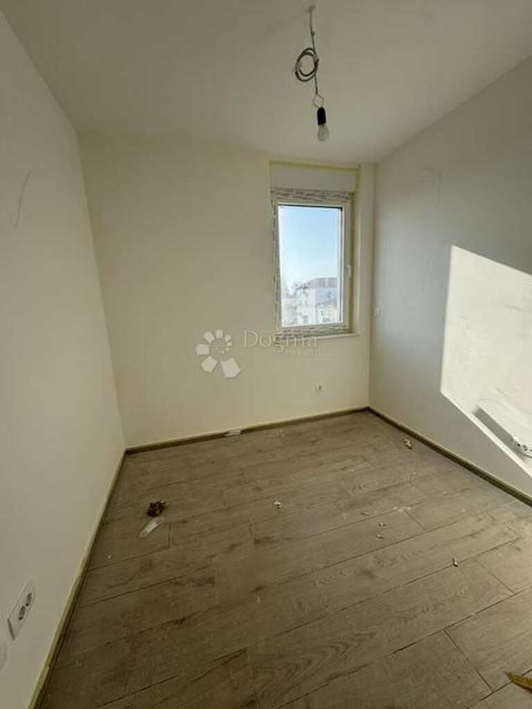 Image 6242216 - 7